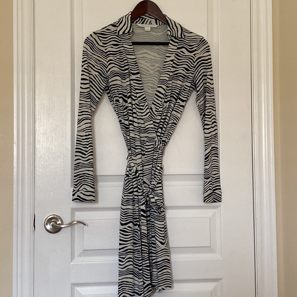 DVF iconic wrap dress - Picture 3 of 5